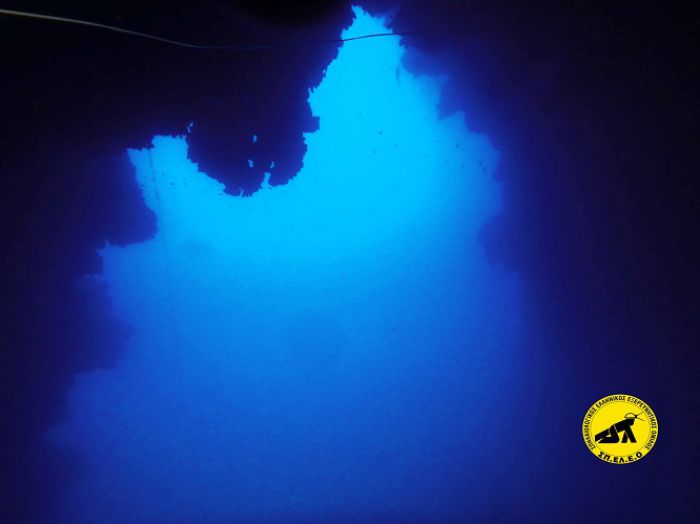 Εντυπωσιακό βίντεο: Το υποθαλάσσιο σπήλαιο στο Κρυονέρι Κυνουρίας! (vd)