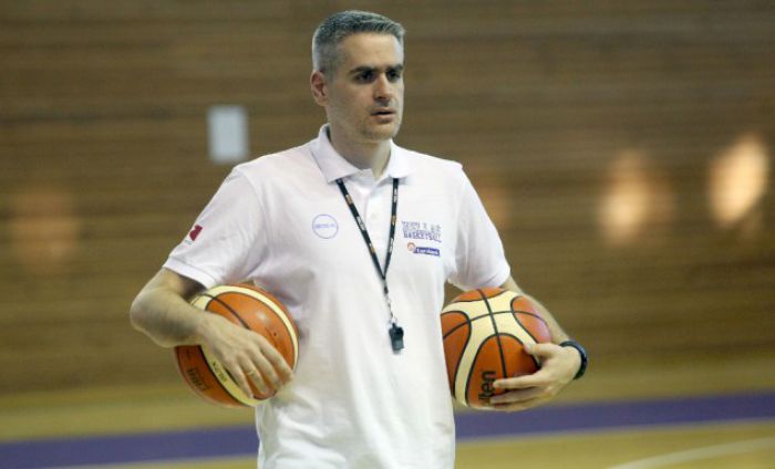 &Kappa;&alpha;&sigma;&tau;&rho;ί&tau;&eta;&sigmaf;: "&Epsilon;ί&mu;&alpha;&iota; &sigma;&upsilon;&gamma;&kappa;&epsilon;&nu;&tau;&rho;&omega;&mu;έ&nu;&omicron;&sigmaf; &sigma;&tau;&eta;&nu; &Epsilon;&theta;&nu;&iota;&kappa;ή. &Pi;&epsilon;&rho;&iota;&mu;έ&nu;&omicron;&upsilon;&mu;&epsilon; &tau;&iota;&sigmaf; &epsilon;&xi;&epsilon;&lambda;ί&xi;&epsilon;&iota;&sigmaf; &sigma;&tau;&omicron;&nu; Ά&rho;&eta;"