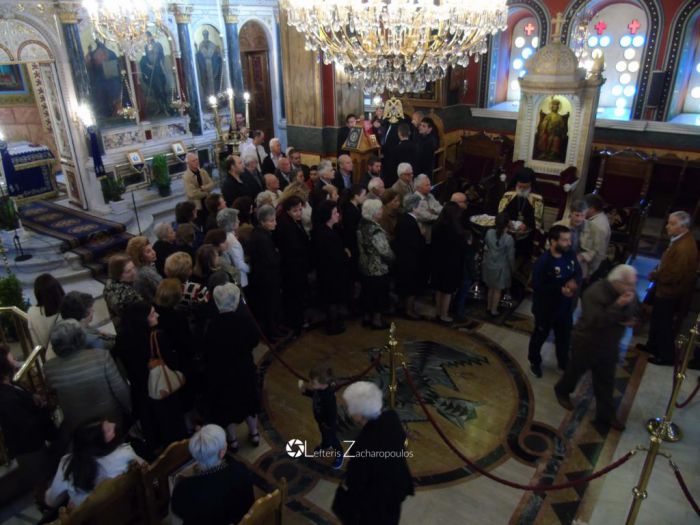 &Eta; &Pi;&alpha;&gamma;&kappa;ό&sigma;&mu;&iota;&alpha; &Eta;&mu;έ&rho;&alpha; &tau;&rho;ί&tau;&eta;&sigmaf; &eta;&lambda;&iota;&kappa;ί&alpha;&sigmaf; &tau;&iota;&mu;ή&theta;&eta;&kappa;&epsilon; &sigma;&tau;&omicron;&nu; &Mu;&eta;&tau;&rho;&omicron;&pi;&omicron;&lambda;&iota;&tau;&iota;&kappa;ό &Nu;&alpha;ό &tau;&eta;&sigmaf; &Tau;&rho;ί&pi;&omicron;&lambda;&eta;&sigmaf; (&epsilon;&iota;&kappa;ό&nu;&epsilon;&sigmaf;)