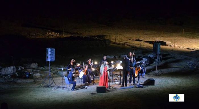 Βραδιά με Αυγουστιάτικο Φεγγάρι στο Αρχαίο Θέατρο Μαντινείας (vd)