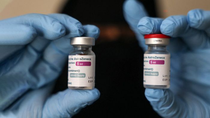 Ευρωπαϊκός Οργανισμός Φαρμάκων: «Όχι» στη δεύτερη δόση του AstraZeneca αν εμφανιστούν θρομβώσεις
