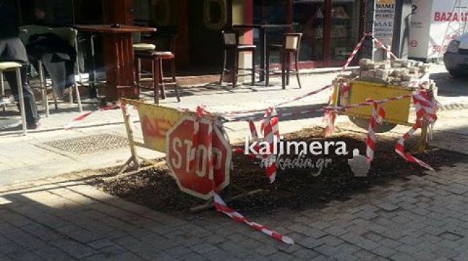 Μετά τη βλάβη στο υδραγωγείο, εργασίες στον κεντρικό πεζόδρομο της Τρίπολης (εικόνες)
