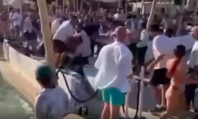 &Mu;ύ&kappa;&omicron;&nu;&omicron;&sigmaf; | Ά&gamma;&rho;&iota;&omicron; &xi;ύ&lambda;&omicron; &sigma;&epsilon; beach bar (vd)