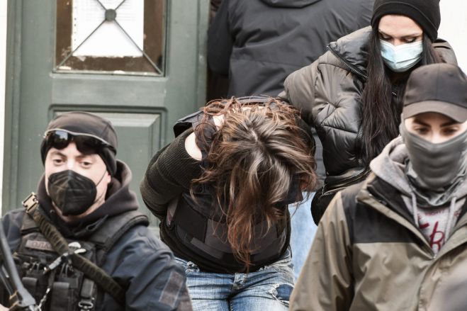 &Kappa;&upsilon;&psi;έ&lambda;&eta; | &Mu;&epsilon;&tau;ά &tau;&eta; &delta;&omicron;&lambda;&omicron;&phi;&omicron;&nu;ί&alpha; &tau;&omicron;&upsilon; 7&chi;&rho;&omicron;&nu;&omicron;&upsilon; &pi;&alpha;&iota;&delta;&iota;&omicron;ύ, &tau;&omicron; &zeta;&epsilon;&upsilon;&gamma;ά&rho;&iota; &tau;ώ&rho;&alpha; &delta;&eta;&lambda;ώ&nu;&epsilon;&iota; &mu;&epsilon;&tau;&alpha;&nu;&iota;&omega;&mu;έ&nu;&omicron; &kappa;&alpha;&iota; &kappa;&lambda;&alpha;ί&epsilon;&iota;