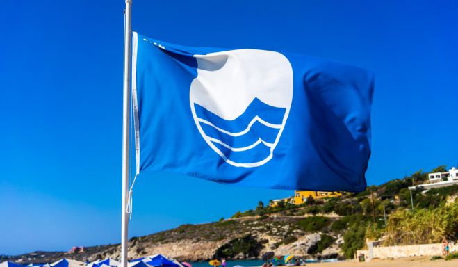 Οι 4 παραλίες που αφαιρέθηκε η "Γαλάζια Σημαία" στην Πελοπόννησο