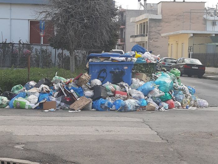 Η πόλη της Σπάρτης βουλιάζει στο σκουπίδι ...