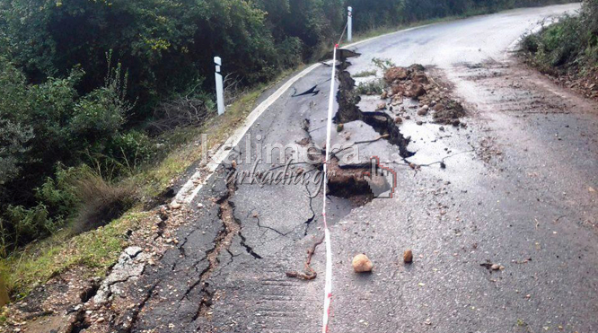 Νέο φωτογραφικό υλικό από τον επικίνδυνο δρόμο «Ράχες – Τουμπίτσι» που «έπεσε» χθες στη Γορτυνία