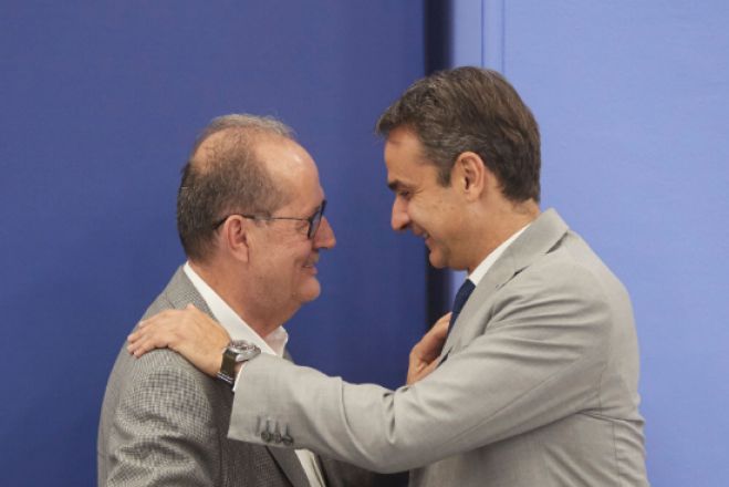 Με τους 13 Περιφερειάρχες συναντήθηκε ο Κυριάκος Μητσοτάκης | Θερμό τετ α τετ με τον Νίκα! (εικόνες)