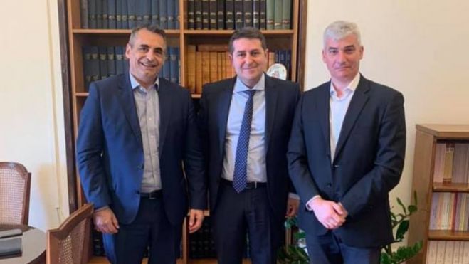 &Epsilon;&rho;ώ&tau;&eta;&sigma;&eta; &Pi;&alpha;&pi;&alpha;&delta;&eta;&mu;&eta;&tau;&rho;ί&omicron;&upsilon; &gamma;&iota;&alpha; &Pi;&rho;&alpha;&chi;&alpha;&lambda;&iota;ά - "&Epsilon;ί&nu;&alpha;&iota; &alpha;&kappa;ό&mu;&alpha; &sigma;&upsilon;&nu;&epsilon;&rho;&gamma;ά&tau;&eta;&sigmaf; &tau;&omicron;&upsilon; &Delta;&eta;&mu;ά&rho;&chi;&omicron;&upsilon;;" - "&Delta;&epsilon;&nu; έ&chi;&epsilon;&iota; &alpha;&lambda;&lambda;ά&xi;&epsilon;&iota; &kappa;ά&tau;&iota;" &alpha;&pi;ά&nu;&tau;&eta;&sigma;&epsilon; &omicron; &Tau;&zeta;&iota;&omicron;ύ&mu;&eta;&sigmaf;
