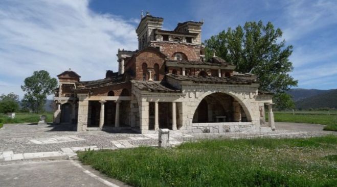 &Gamma;&iota;&omicron;&rho;&tau;ά&zeta;&epsilon;&iota; &eta; &Alpha;&gamma;ί&alpha; &Phi;&omega;&tau;&epsilon;&iota;&nu;ή &sigma;&tau;&eta;&nu; &Alpha;&rho;&chi;&alpha;ί&alpha; &Mu;&alpha;&nu;&tau;&iota;&nu;&epsilon;ί&alpha;