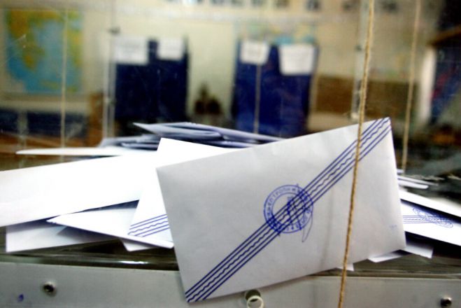 &Nu;έ&omicron; &delta;&eta;&mu;&omicron;&sigma;ί&epsilon;&upsilon;&mu;&alpha; | "&Chi;ά&nu;&epsilon;&iota; &mu;&iota;&alpha; &beta;&omicron;&upsilon;&lambda;&epsilon;&upsilon;&tau;&iota;&kappa;ή έ&delta;&rho;&alpha; &eta; &Alpha;&rho;&kappa;&alpha;&delta;ί&alpha;"
