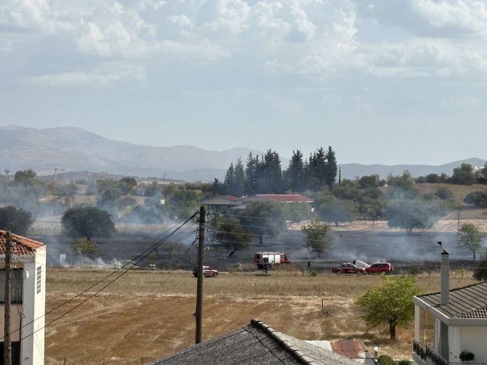 Υπό έλεγχο η φωτιά κοντά στην 124 ΠΒΕ Τρίπολης