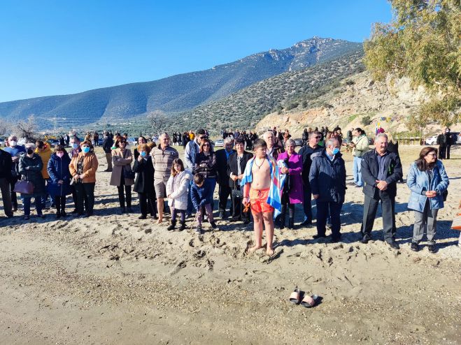 &Alpha;&gamma;&iota;ά&sigma;&tau;&eta;&kappa;&alpha;&nu; &tau;&alpha; ύ&delta;&alpha;&tau;&alpha; &sigma;&tau;&eta;&nu; &pi;&alpha;&rho;&alpha;&lambda;ί&alpha; &tau;&omega;&nu; &kappa;ά&tau;&omega; &Beta;&epsilon;&rho;&beta;έ&nu;&omega;&nu; (&epsilon;&iota;&kappa;ό&nu;&epsilon;&sigmaf;)