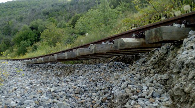 &Chi;ά&theta;&eta;&kappa;&epsilon; &tau;&omicron; έ&delta;&alpha;&phi;&omicron;&sigmaf; &kappa;ά&tau;&omega; &alpha;&pi;ό &tau;&iota;&sigmaf; &rho;ά&gamma;&epsilon;&sigmaf; &tau;&omicron;&upsilon; &tau;&rho;έ&nu;&omicron;&upsilon; &sigma;&tau;&eta;&nu; &Alpha;&rho;&kappa;&alpha;&delta;ί&alpha;! (&epsilon;&iota;&kappa;ό&nu;&epsilon;&sigmaf;)