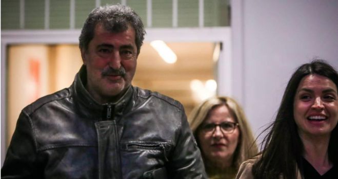 &Sigma;&tau;&alpha; &psi;&eta;&phi;&omicron;&delta;έ&lambda;&tau;&iota;&alpha; &tau;&omicron;&upsilon; &Sigma;&Upsilon;&Rho;&Iota;&Zeta;&Alpha;-&Pi;.&Sigma;. &omicron; &Pi;&alpha;ύ&lambda;&omicron;&sigmaf; &Pi;&omicron;&lambda;ά&kappa;&eta;&sigmaf;