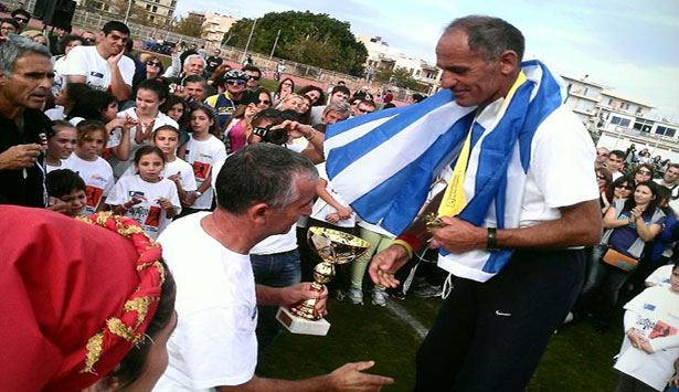 Έξι μερόνυχτα θα τρέξει ο Κούρος στην Αμερική για να «σπάσει» νέα ρεκόρ με την αλλαγή του χρόνου!