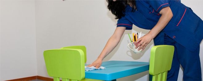 Υπογράφονται οι συμβάσεις για τις καθαρίστριες των σχολείων