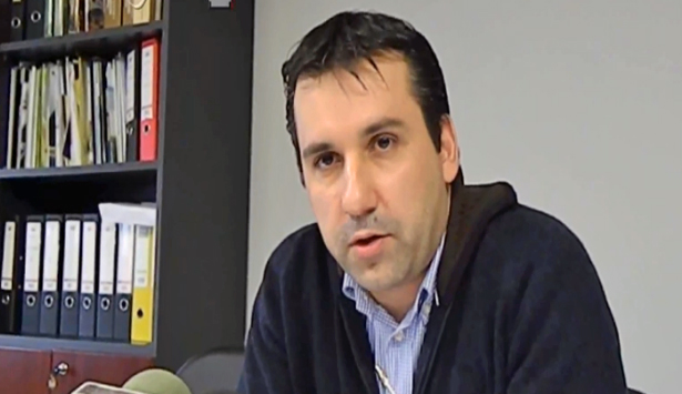 Η απάντηση Μπούρα σε Κακλαμάνο για τα τραπεζοκαθίσματα στην Πλατεία Πετρινού (vd)