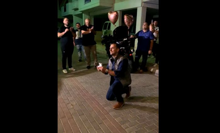 Μία ξεχωριστή πρόταση γάμου ... με τραγούδια και κλαρίνο στο Άργος! (vd)