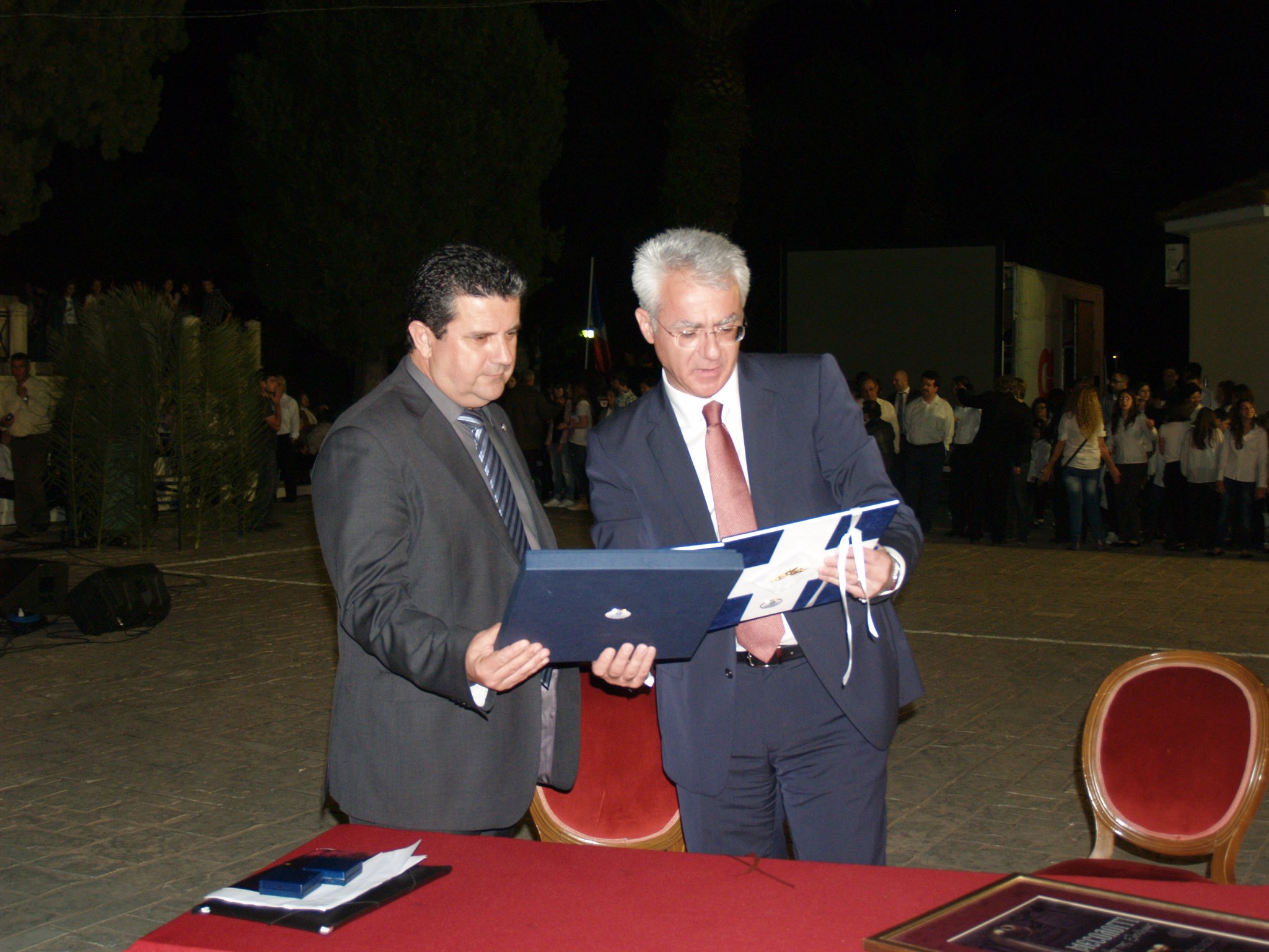 &Tau;&omicron; &beta;ί&nu;&tau;&epsilon;&omicron; &ndash; &Eta; &tau;&epsilon;&lambda;&epsilon;&tau;ή &alpha;&delta;&epsilon;&lambda;&phi;&omicron;&pi;&omicron;ί&eta;&sigma;&eta;&sigmaf; &Mu;&epsilon;&sigma;&omicron;&lambda;&omicron;&gamma;&gamma;ί&omicron;&upsilon; &kappa;&alpha;&iota; &Tau;&rho;ί&pi;&omicron;&lambda;&eta;&sigmaf;!