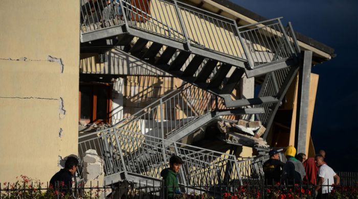 Σεισμός ισοπέδωσε χωριά στην Ιταλία - Φωτογραφίες σοκ! (vd)