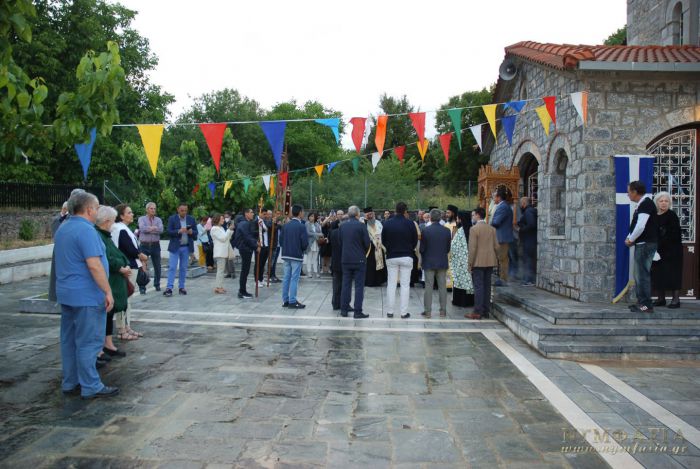&Nu;&upsilon;&mu;&phi;&alpha;&sigma;ί&alpha; | &Gamma;&iota;&omicron;&rho;&tau;ά&zeta;&epsilon;&iota; &eta; &Pi;&omicron;&lambda;&iota;&omicron;ύ&chi;&omicron;&sigmaf; &tau;&eta;&sigmaf;, &Alpha;&gamma;ί&alpha; &Tau;&rho;&iota;ά&delta;&alpha;