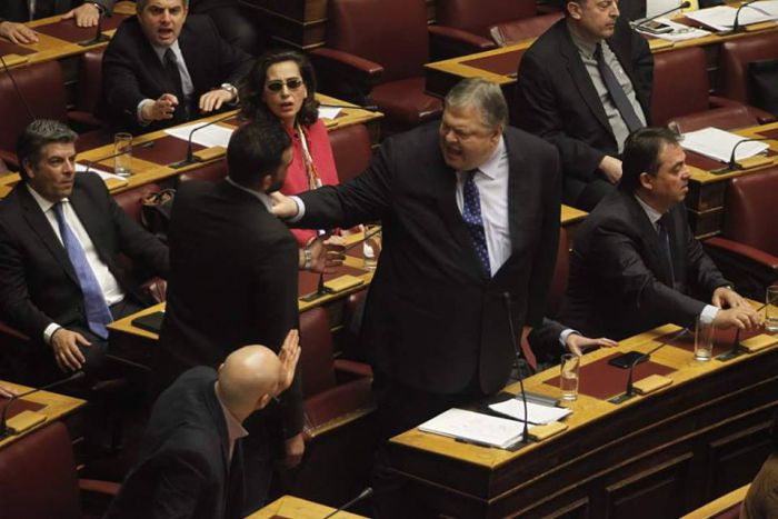 Αγωγή Οδυσσέα σε Κωνσταντινέα - Τι λένε οι δύο πλευρές για τον καυγά στη Βουλή!