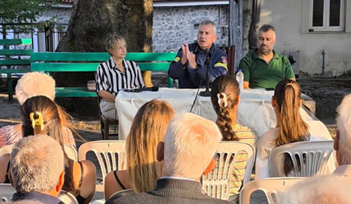&Pi;&omicron;&lambda;ί&tau;&epsilon;&sigmaf; &sigma;&tau;&omicron; &Rho;&omicron;&epsilon;&iota;&nu;ό &epsilon;&nu;&eta;&mu;&epsilon;&rho;ώ&theta;&eta;&kappa;&alpha;&nu; &gamma;&iota;&alpha; &tau;&eta;&nu; &pi;&upsilon;&rho;&omicron;&pi;&rho;&omicron;&sigma;&tau;&alpha;&sigma;ί&alpha; (vd)