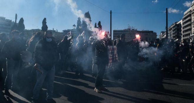 &Omicron; &Sigma;&Upsilon;&Rho;&Iota;&Zeta;&Alpha; &Alpha;&rho;&kappa;&alpha;&delta;ί&alpha;&sigmaf; &sigma;&tau;&eta;&rho;ί&zeta;&epsilon;&iota; &tau;&omicron;&upsilon;&sigmaf; &alpha;&gamma;ώ&nu;&epsilon;&sigmaf; &tau;&omega;&nu; &phi;&omicron;&iota;&tau;&eta;&tau;&iota;&kappa;ώ&nu; &sigma;&upsilon;&lambda;&lambda;ό&gamma;&omega;&nu;
