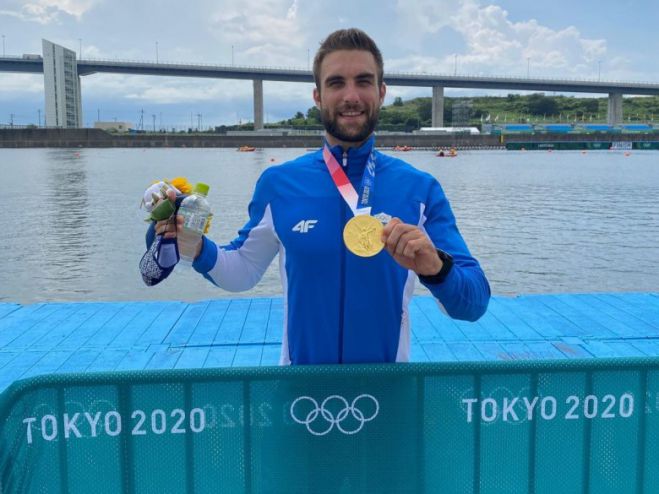 &Kappa;ώ&sigma;&tau;&alpha;&sigmaf; &Beta;&lambda;ά&sigma;&eta;&sigmaf;: "&Sigma;&upsilon;&gamma;&chi;&alpha;&rho;&eta;&tau;ή&rho;&iota;&alpha; &Sigma;&tau;έ&phi;&alpha;&nu;&epsilon;. &Mu;&alpha;&sigmaf; έ&kappa;&alpha;&nu;&epsilon;&sigmaf; &upsilon;&pi;&epsilon;&rho;ή&phi;&alpha;&nu;&omicron;&upsilon;&sigmaf;!"