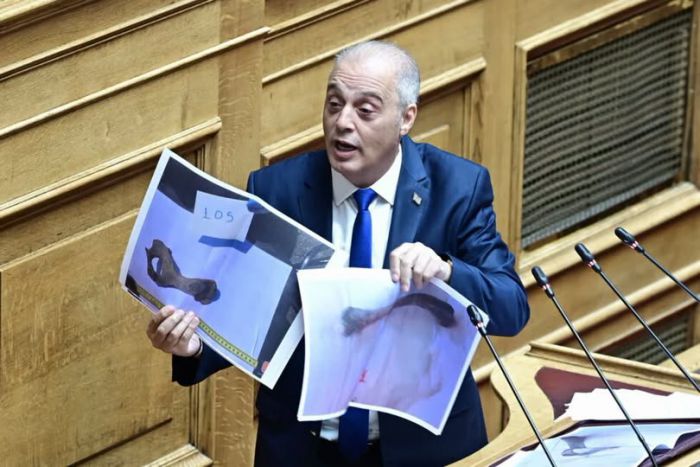 &Beta;&omicron;&upsilon;&lambda;ή | &Phi;&omega;&tau;&omicron;&gamma;&rho;&alpha;&phi;ί&epsilon;&sigmaf; &mu;&epsilon; &laquo;&omicron;&sigma;&tau;ά &nu;&epsilon;&kappa;&rho;ώ&nu; &sigma;&tau;&alpha; &Tau;έ&mu;&pi;&eta;&raquo; &kappa;&alpha;&tau;έ&theta;&epsilon;&sigma;&epsilon; &omicron; &Beta;&epsilon;&lambda;ό&pi;&omicron;&upsilon;&lambda;&omicron;&sigmaf; - Ά&gamma;&rho;&iota;&alpha; &kappa;ό&nu;&tau;&rho;&alpha; &mu;&epsilon; &Phi;&lambda;&omega;&rho;ί&delta;&eta; (vd)