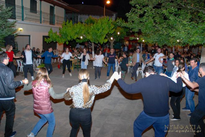 Το γλέντι για τη γιορτή της Αγίας Τριάδας στη Νυμφασία Γορτυνίας (εικόνες - βίντεο)