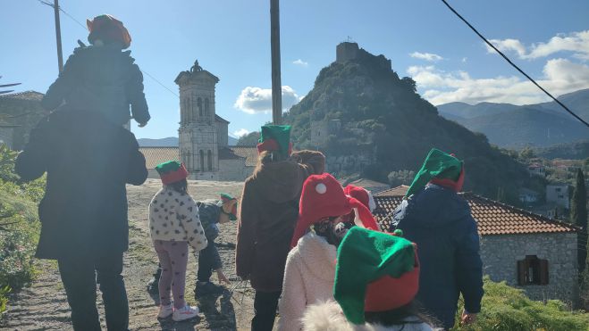 &Kappa;&alpha;&rho;ύ&tau;&alpha;&iota;&nu;&alpha; | &Mu;&omicron;ί&rho;&alpha;&sigma;&mu;&alpha; &delta;ώ&rho;&omega;&nu; &kappa;&alpha;&iota; &sigma;&upsilon;&gamma;&kappa;ί&nu;&eta;&sigma;&eta; &sigma;&epsilon; &kappa;ά&theta;&epsilon; &sigma;&pi;ί&tau;&iota; &tau;&omicron;&upsilon; &chi;&omega;&rho;&iota;&omicron;ύ (&epsilon;&iota;&kappa;ό&nu;&epsilon;&sigmaf;)