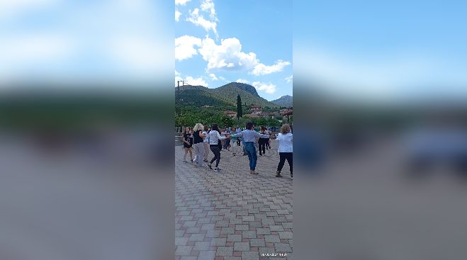 &Tau;&omicron; &gamma;&lambda;έ&nu;&tau;&iota; &sigma;&tau;&eta;&nu; &Kappa;&alpha;&mu;&epsilon;&nu;ί&tau;&sigma;&alpha; &gamma;&iota;&alpha; &tau;&eta; &gamma;&iota;&omicron;&rho;&tau;ή &tau;&omicron;&upsilon; &Alpha;&gamma;ί&omicron;&upsilon; &Gamma;&epsilon;&omega;&rho;&gamma;ί&omicron;&upsilon; (&epsilon;&iota;&kappa;ό&nu;&epsilon;&sigmaf;)
