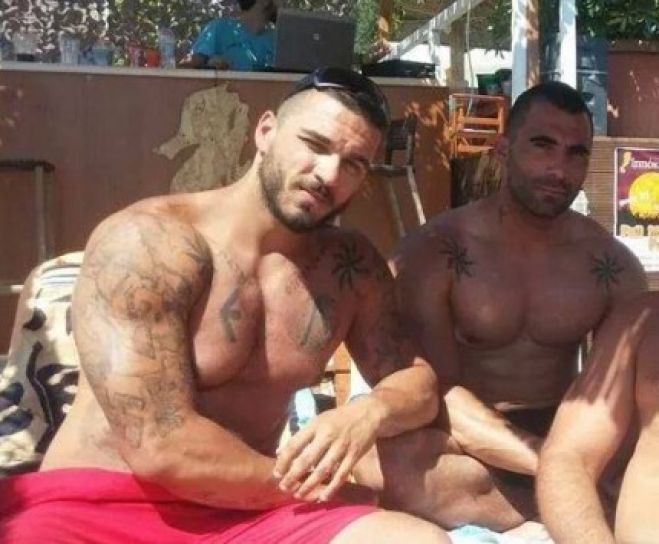 Ά&gamma;&rho;&iota;&alpha; &delta;&omicron;&lambda;&omicron;&phi;&omicron;&nu;ί&alpha; &delta;ύ&omicron; &phi;ί&lambda;&omega;&nu; &sigma;&tau;&eta; &Mu;&epsilon;&sigma;&sigma;&eta;&nu;ί&alpha;