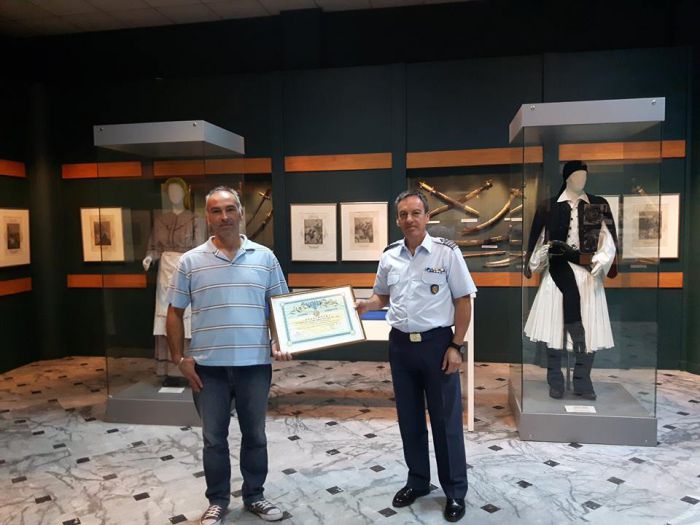 &Delta;&omega;&rho;&epsilon;ά &sigma;&tau;&omicron; &Pi;&omicron;&lambda;&epsilon;&mu;&iota;&kappa;ό &Mu;&omicron;&upsilon;&sigma;&epsilon;ί&omicron; &Tau;&rho;ί&pi;&omicron;&lambda;&eta;&sigmaf;!