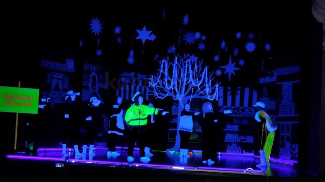 "Μαύρο Θέατρο" στην Τρίπολη | Εξαιρετική παράσταση και δυνατό χειροκρότημα για τους μαθητές της Στ’ τάξης του 4ου Δημοτικού σχολείου
