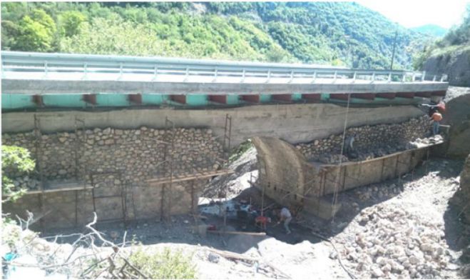 "Ά&nu;&theta;&eta; &tau;&eta;&sigmaf; &Pi;έ&tau;&rho;&alpha;&sigmaf;" | "&Omicron; &kappa;. &Chi;&omicron;&upsilon;&nu;&tau;ή&sigmaf; &delta;&epsilon;ί&chi;&nu;&epsilon;&iota; &pi;&epsilon;&rho;ί&epsilon;&rho;&gamma;&eta; &epsilon;&mu;&pi;ά&theta;&epsilon;&iota;&alpha;"