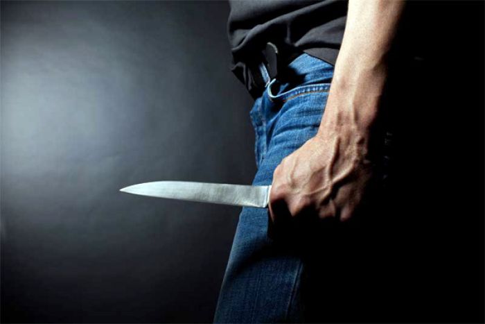 Άγνωστοι απείλησαν με μαχαίρι και λήστεψαν γυναίκα σε χωριό του δήμου Τρίπολης