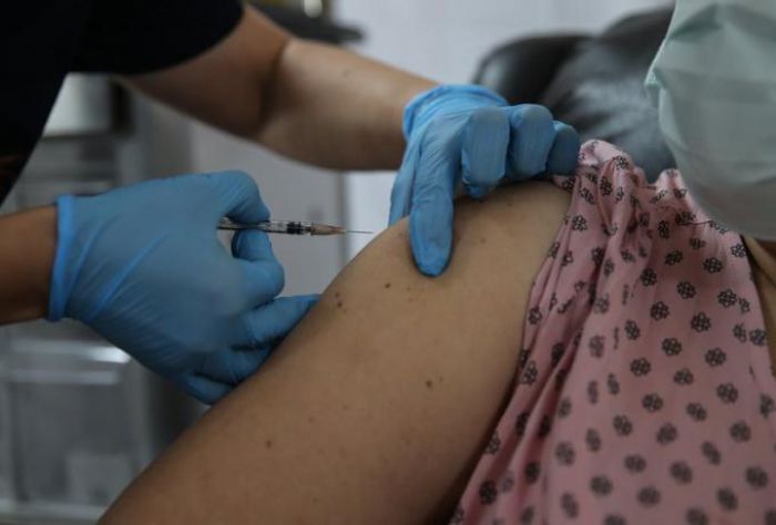 &Epsilon;&lambda;&pi;ί&delta;&alpha; &alpha;&pi;ό &tau;&omicron; &epsilon;&mu;&beta;ό&lambda;&iota;&omicron; &tau;&eta;&sigmaf; Pfizer | &Pi;ό&tau;&epsilon; &alpha;&nu;&alpha;&mu;έ&nu;&epsilon;&tau;&alpha;&iota; &nu;&alpha; &phi;&tau;ά&sigma;&epsilon;&iota; &sigma;&tau;&eta;&nu; &Epsilon;&lambda;&lambda;ά&delta;&alpha;