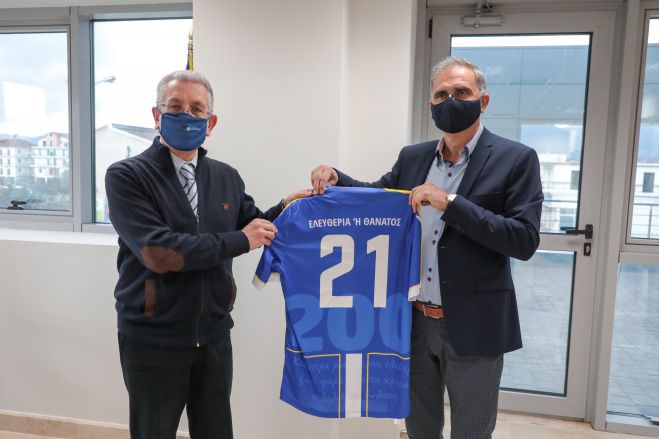 &Lambda;&alpha;&mu;&pi;&rho;ό&pi;&omicron;&upsilon;&lambda;&omicron;&sigmaf;: "Ά&xi;&iota;&omicron;&sigmaf; &pi;&rho;&epsilon;&sigma;&beta;&epsilon;&upsilon;&tau;ή&sigmaf; &tau;&eta;&sigmaf; &Alpha;&rho;&kappa;&alpha;&delta;ί&alpha;&sigmaf; &sigma;&epsilon; &omicron;&lambda;ό&kappa;&lambda;&eta;&rho;&eta; &tau;&eta;&nu; &Epsilon;&upsilon;&rho;ώ&pi;&eta; &omicron; &Alpha;&sigma;&tau;έ&rho;&alpha;&sigmaf;"!