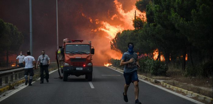&Tau;&rho;&alpha;&gamma;&omega;&delta;ί&alpha; &sigma;&tau;&omicron; &Mu;ά&tau;&iota; | &Mu;&pi;&alpha;&rho;ά&zeta; &pi;&omicron;&lambda;&iota;&tau;&iota;&kappa;ώ&nu; &alpha;&nu;&tau;&iota;&delta;&rho;ά&sigma;&epsilon;&omega;&nu; &gamma;&iota;&alpha; &tau;&omicron; &laquo;&Theta;ά&psi;&rsquo; &tau;&alpha;, &gamma;&iota;&alpha;&tau;ί &theta;&alpha; &sigma;&epsilon; &sigma;&kappa;ί&sigma;&omicron;&upsilon;&mu;&epsilon;&raquo;