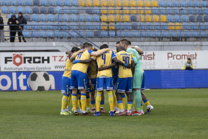 &Tau;&alpha; &epsilon;&iota;&sigma;&iota;&tau;ή&rho;&iota;&alpha; &gamma;&iota;&alpha; &tau;&omicron; &pi;&alpha;&iota;&chi;&nu;ί&delta;&iota; &Alpha;&sigma;&tau;έ&rho;&alpha;&sigmaf; - &Alpha;&tau;&rho;ό&mu;&eta;&tau;&omicron;&sigmaf;