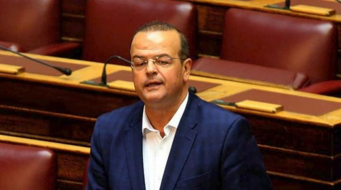 Βουλευτής ΣΥΡΙΖΑ: &quot;Ψήφισαν την υποχρεωτικότητα βουλευτές της ΝΔ χωρίς να έχουν εμβολιαστεί;&quot; (vd)