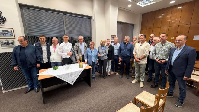 &Alpha;&gamma;&iota;&alpha;&sigma;&mu;ό&sigmaf; &gamma;&iota;&alpha; &tau;&eta; &nu;έ&alpha; &mu;&omicron;&upsilon;&sigma;&iota;&kappa;ή &chi;&rho;&omicron;&nu;&iota;ά &sigma;&tau;&eta; &Phi;&iota;&lambda;&alpha;&rho;&mu;&omicron;&nu;&iota;&kappa;ή &tau;&omicron;&upsilon; &Delta;ή&mu;&omicron;&upsilon; &Tau;&rho;ί&pi;&omicron;&lambda;&eta;&sigmaf; &pi;&omicron;&upsilon; &mu;&epsilon;&tau;&rho;ά 130 &chi;&rho;&omicron;&nu;&iota;ά &iota;&sigma;&tau;&omicron;&rho;ί&alpha;&sigmaf;! (vd)