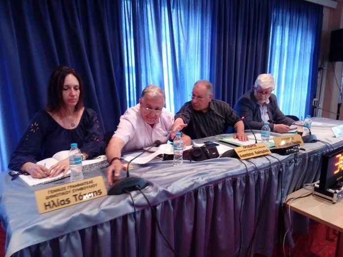 &Delta;&eta;&mu;&omicron;&tau;&iota;&kappa;ό &Sigma;&upsilon;&mu;&beta;&omicron;ύ&lambda;&iota;&omicron; &tau;&eta;&nu; &Pi;έ&mu;&pi;&tau;&eta; &sigma;&tau;&eta;&nu; &Tau;&rho;ί&pi;&omicron;&lambda;&eta;