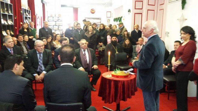 &Mu;&iota;&alpha; &ldquo;&kappa;&alpha;&lambda;&eta;&nu;ύ&chi;&tau;&alpha;&rdquo; &kappa;&alpha;&iota; &delta;&upsilon;&omicron; &ldquo;&kappa;&alpha;&lambda;&eta;&mu;έ&rho;&epsilon;&sigmaf;&rdquo; &alpha;&pi;ό &tau;&eta; &Chi;&omicron;&rho;&omega;&delta;ί&alpha; &Tau;&rho;ί&pi;&omicron;&lambda;&eta;&sigmaf; (&epsilon;&iota;&kappa;ό&nu;&epsilon;&sigmaf;)