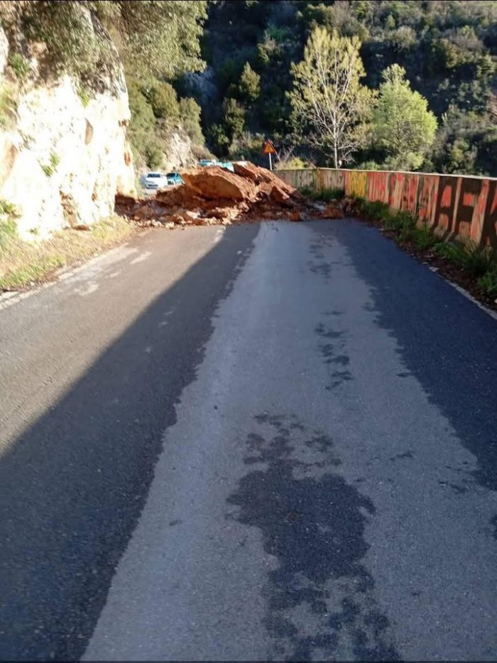 "Μέριασε βράχε να διαβώ!"
