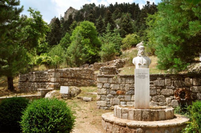 Ομάδα πρωτοβουλίας ζητά την ανάδειξη του επαναστατικού στρατοπέδου των Τρικόρφων