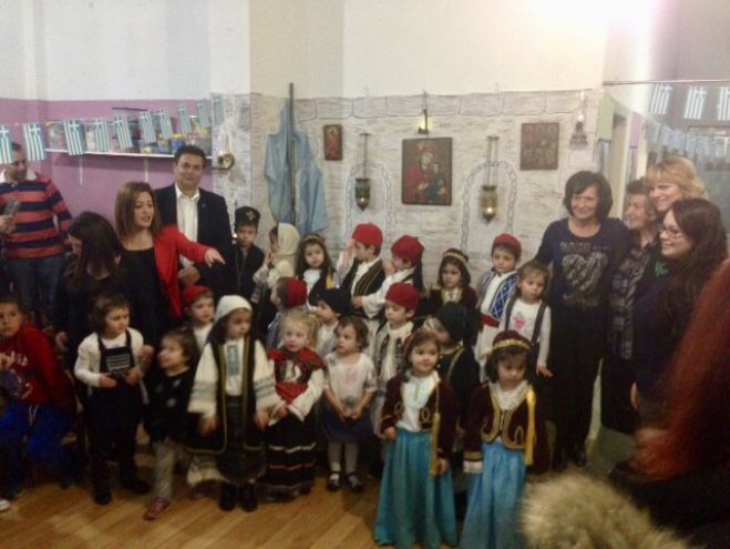 &Gamma;&iota;&omicron;&rho;&tau;ή &gamma;&iota;&alpha; &tau;&eta;&nu; "25&eta; &Mu;&alpha;&rho;&tau;ί&omicron;&upsilon;" &sigma;&tau;&omicron;&nu;&nbsp;4o &pi;&alpha;&iota;&delta;&iota;&kappa;ό &sigma;&tau;&alpha;&theta;&mu;ό &tau;&omicron;&upsilon; &Delta;ή&mu;&omicron;&upsilon; &Tau;&rho;ί&pi;&omicron;&lambda;&eta;&sigmaf; (vd)